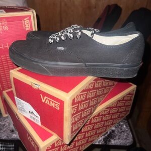 Men’s Vans Authentic Low Top Black Sneakers Size 10